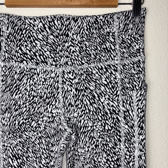 Athleta Ultimate Stash II Textured 7/8 Tight Women's Size Medium Black/white - Picture 6 of 16